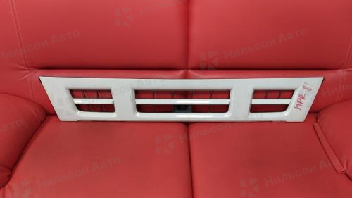 Решетка радиатора ISUZU ELF широкая база 2004-2008 год, (ширина 132 см по верхней части), б/у