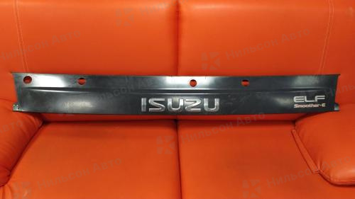 Накладка под лобовое стекло ISUZU ELF, широкая база, 2003 год, б/у