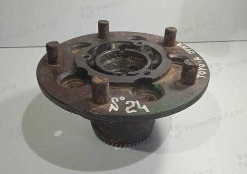Ступица передняя TOYOTA DYNA, TOYOACE, XZU301-XZU354, BU306-BU410,  R16 на 5 шпилек, дисковые тормоза, б/у