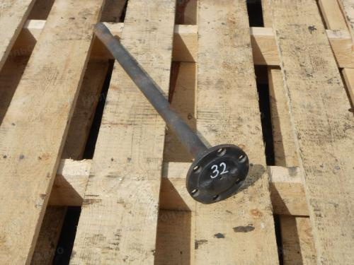 Полуось ISUZU ELF, узкая база, 6 шпилек, длина 71 см, шлицов 23, диаметр 38 мм, крепится на 6 болтов, б/у