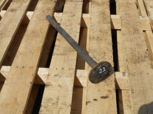 Полуось MMC CANTER, узкая база, 5-6 шпилек, длина 68 см, шлицов 18, диаметр 39 мм, крепится на 8 болтов, б/у