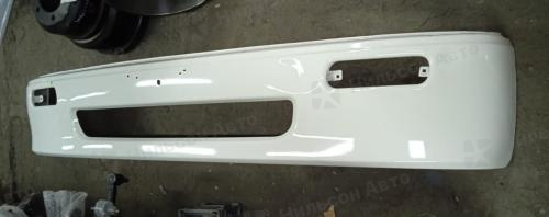 Бампер передний ISUZU FORWARD 1995-2008 г узкая база, с отверстиями под туманки, белый, API (высокий)(высота 37 см, ширина 216 см)