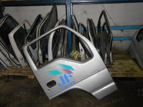 Дверь передняя, правая ISUZU ELF низкая 24V, в сборе, серебристая, б/у