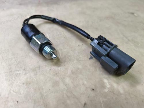 Датчик заднего хода NISSAN CABSTAR, LYNXAUTO