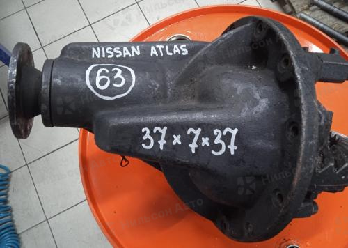 Редуктор заднего моста NISSAN ATLAS, R16 на 6 шпилек, пл/хв 37/7, шлицов 37, фланец 67*67, б/у