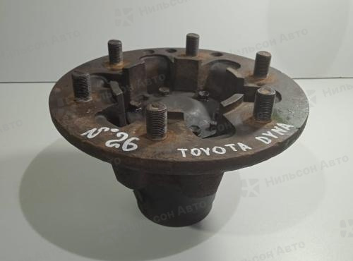 Ступица передняя TOYOTA DYNA, R15 на 6 шпилек, дисковые тормоза, б/у
