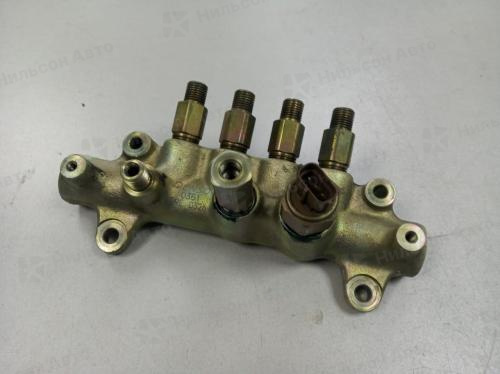 Топливная рейка ISUZU ELF 4HL1, COMMON RAIL, б/у ( внутренняя резьба)