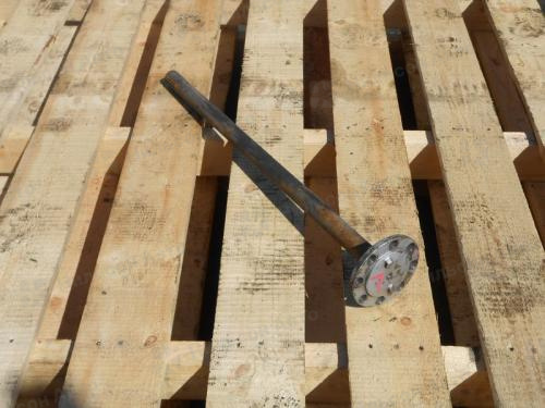 Полуось ISUZU ELF, широкая база, 5 шпилек, длина 80 см, шлицов 23, диаметр 38 мм, крепится на 8 болтов, б/у