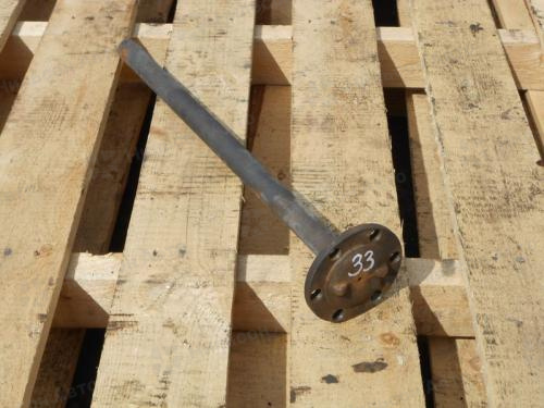 Полуось ISUZU ELF, узкая база, 6 шпилек, длина 68 см, шлицов 23, диаметр 38 мм, крепится на 6 болтов, б/у