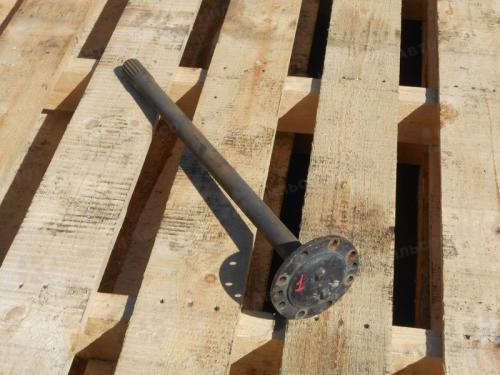 Полуось MMC CANTER, узкая база,  шпилек, длина 67 см, шлицов 18, диаметр 39 мм, крепится на 8 болтов, б/у