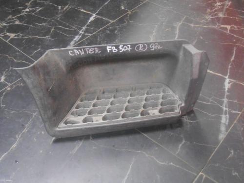 Подножка пластиковая в сборе MMC CANTER FE500-600, 1993-2000 год, правая, б/у