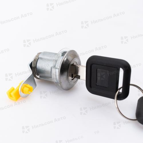 Личинка замка двери ISUZU ELF NQR71-75, JMC (2 личинки замка двери, 1 личинка замка зажигания, 2 ключа)