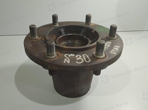 Ступица передняя TOYOTA DYNA, R15 на 6 шпилек, барабанные тормоза, б/у