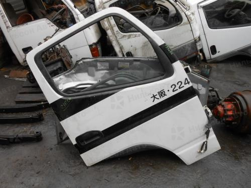 Дверь передняя, правая MMC CANTER, FE70, 24V, белая, б/у