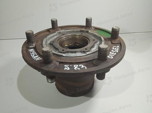 Ступица передняя NISSAN DIESEL, 5 тонник, R16 - 17.5, R16 на 6 шпилек, ABS, (Колпачок на 6 болтов) б/у