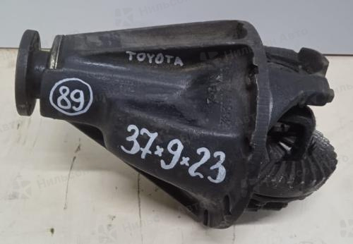 Редуктор заднего моста TOYOTA DYNA, R14-16 на 5 шпилек, пл/хв 37/9, шлицов 23, фланец 45*53, б/у