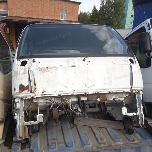 Кабина MITSUBISHI CANTER FB50, 4M40, узкая база, 24V, МКПП, (вмятина на капоте), б/у