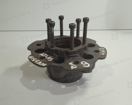 Ступица передняя NISSAN ATLAS, 4WD, R15 на 6 шпилек, дисковые тормоза, б/у (без хаба)