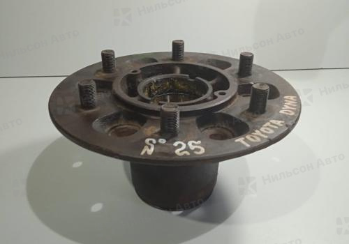 Ступица передняя TOYOTA DYNA, R15 на 6 шпилек, дисковые тормоза, б/у