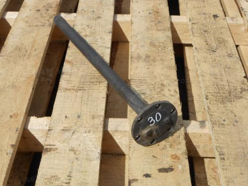 Полуось ISUZU ELF, узкая база, 6 шпилек, длина 69 см, шлицов 23, диаметр 38 мм, крепится на 6 болтов, б/у